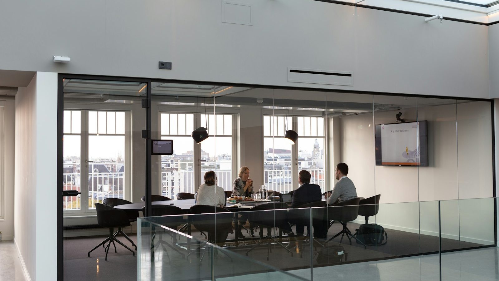 Virtual Career Fair vs In-Person: When to Choose Each (or Both)